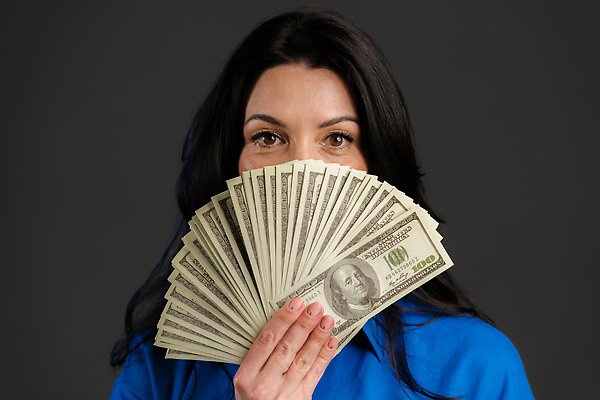 포토 JPG 해외이미지 스튜디오촬영 백인 긴머리 응시 여자 행복 감정 컨셉 지폐 돈 비즈니스 청소년 성공 갈색머리 실내 한명 사람 20대 앞모습 금융 달러 흰색 잡기 우승 절약 부채 계산 재산 흰배경 흥분 투자 계산서 고립 수입 승자 카피스페이스 해외202310 해외포토 서양인 1 헤어스타일 시선 뷰포인트 컬러 백그라운드 모션 청년 내부 경제 공백 최고 파일형식