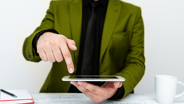 포토 JPG 해외이미지 백인 직업 라이프스타일 손 남자 커피 음료 컨셉 인터넷 비즈니스 통신 손가락 청소년 탁자 성공 커뮤니케이션 무선통신 아이디어 실내 한명 정장 성인 금융 노트북 스마트폰 컴퓨터 태블릿 사무실 장비 터치 잡기 작업 비즈니스맨 이메일 전문직 전화기 책상 경영자 고립 터치스크린 카피스페이스 해외202310 해외포토 서양인 1 옷 가구 모션 사람 내부 생활 신체부위 경제 전자제품 핸드폰 스마트기기 공백 직장인 리더 파일형식