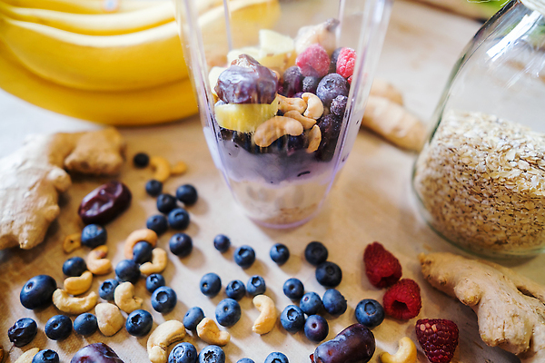 포토 JPG 해외이미지 식물 라이프스타일 잡화 계절 음료 음식 채소 과일 비즈니스 재료 탁자 바나나 실내 건강 사람없음 여름 컬러풀 상점 신선 시장 닫기 상품 먹기 유기농 만들기 산딸기 비타민 블랙베리 쉐이크 떨림 단백질 숙성 영양분 채식주의자 캐슈넛 중소기업 맛있는 비건음식 해외202310 해외포토 웰빙 컬러 가구 회사 모션 내부 생활 견과류 채식 영양소 파일형식 비건