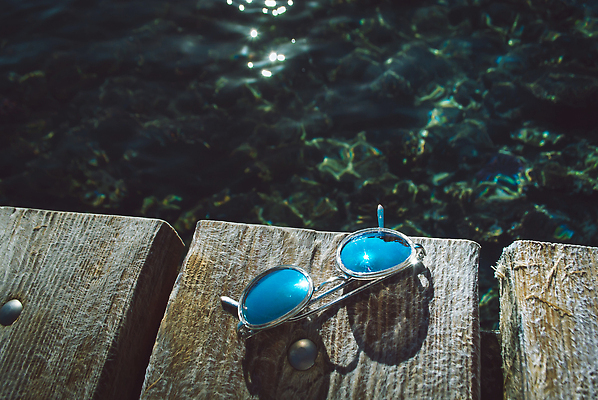 포토 JPG 해외이미지 라이프스타일 안경 바다 여행 백그라운드 컨셉 장신구 휴가 휴식 사람 사람없음 목재 물 여름 파란색 선글라스 태양 뷰티 유행 항구 맑음 줄무늬 뜨거움 정상 휴양지 항공촬영 거짓말 돌봄 터키석 해외202310 해외포토 자연요소 나무 잡화 계절 뷰포인트 컬러 무늬 재료 교통시설 모션 날씨 생활 장소 보석 파일형식