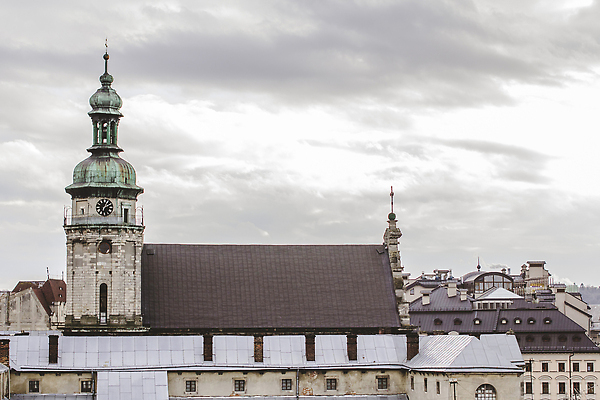 포토 JPG 해외이미지 외관 유럽 문화 여행 건축양식 하늘 지붕 거리 주택 파노라마 풍경 사람없음 건물 파란색 빛 도시풍경 햇빛 성당 교회 탑 일몰 도시 못 홀 센터 중세 역사 도심 정상 타운 기념물 동쪽 고딕 랜드마크 옛날 우크라이나 해외202310 해외포토 건축물 건축 나라 컬러 종교건축 촬영기법 태양 노을 공간 공구 방향 파일형식