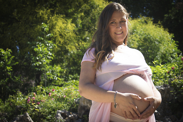 포토 JPG 해외이미지 백인 라이프스타일 공원 여자 행복 감정 자연 엄마 휴식 건강 사랑 한명 서기 사람 성인 야외 여름 뷰티 화목 봄 임산부 임신 아기 개화 돌봄 복부 어머니의날 해외202310 해외포토 서양인 1 계절 공공시설 기념일 꽃 컨셉 가족 모션 생활 신체부위 생태계 미국문화 파일형식