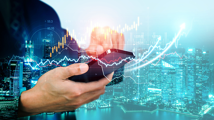 포토 JPG 해외이미지 손 남자 백그라운드 그래프 한명 들기 빌딩 상반신 성인 금융 스마트폰 터치 성장 도시 투자 주식표 다중노출 성인남자한명만 해외202310 해외포토 1 비즈니스 모션 촬영기법 사람 건물 신체부위 경제 핸드폰 스마트기기 주식 남자한명만 성인남자만 파일형식