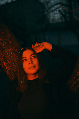 포토 JPG 해외이미지 나무 백인 모델 공원 여자 꽃잎 꽃 행복 유럽 얼굴 꽃무늬 자연 갈색머리 관리 창조 한명 사람 성인 야외 빨간색 파란색 뷰티 유행 정원 어둠 봄 자유 슬픔 신선 야간 저녁 무서움 피부 향기 특별함 효과 해외202310 해외포토 자연요소 서양인 식물 1 헤어스타일 계절 공공시설 감정 나라 컬러 컨셉 무늬 신체부위 생태계 냄새 파일형식