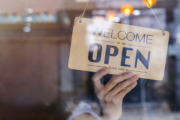 포토 JPG 해외이미지 손 잡화 여자 안경 회사 비즈니스 사업가 텍스트 관리 안전 사람 동양인 사람없음 문 상점 식당 카페 바 오픈 바이러스 닫기 실업 사인 경영자 문제 소매 서명 주인 파산 그만 되감기 미안 위기 중소기업 코로나바이러스 비어있는 락다운 해외202310 해외포토 직업 모션 인종 신체부위 금융 사죄 리더 파일형식