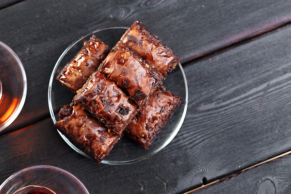 포토 JPG 해외이미지 전통 접시 문화 커피 음식 백그라운드 디저트 쟁반 사탕 요리 동양인 사람없음 목재 초록색 우주 검은색 기쁨 빵집 견과류 중앙 달콤 아침식사 설탕 지중해 호두 꿀 동쪽 칠면조 라마단 아랍어 페스츄리 피스타치오 스타일 바클라바 맛있는 튀르키예 해외202310 해외포토 나무 식기 감정 아시아 음료 빵 바다 컬러 재료 조류 인종 상점 식사 맛 방향 파일형식