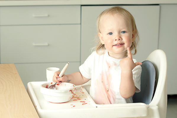 포토 JPG 해외이미지 백인 행복 얼굴 어린이 음식 의자 가족 탁자 주택 건강 한명 사람 앉기 학습 뷰티 주방 숟가락 식사 저녁식사 탐험 흰색 아기 아침식사 수프 작음 먹기 배고픔 점심식사 걸음마 독립 해외202310 해외포토 서양인 1 교육 감정 컬러 가구 관계 모션 수저 건물 신체부위 크기 파일형식