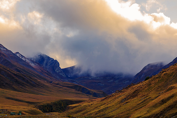 포토 JPG 해외이미지 구름 계절 여행 잎 자연 하늘 산 파노라마 풍경 사람없음 야외 초록색 여름 관광지 햇빛 태양 뷰티 골짜기 보라색 고요 일몰 정상 언덕 산봉우리 산맥 해외202310 해외포토 자연요소 식물 컬러 촬영기법 노을 생태계 봉우리 파일형식