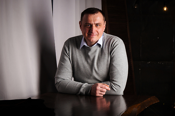 포토 JPG 해외이미지 백인 직업 라이프스타일 옷 남자 행복 유럽 얼굴 백그라운드 비즈니스 사업가 성공 한명 사람 정장 성인 금융 경제 사무실 뷰티 유행 검은색 재킷 잡기 비즈니스맨 자신감 우아함 가죽 경영자 안락의자 책임자 경영 마케팅 스타일 해외202310 해외포토 서양인 1 감정 나라 컬러 컨셉 의자 모션 생활 신체부위 외투 직장인 리더 파일형식