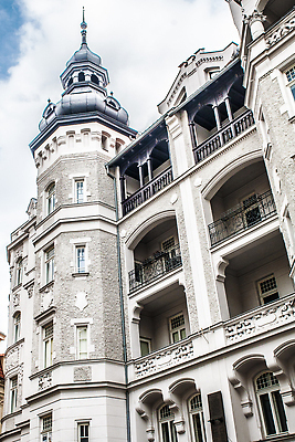 포토 JPG 해외이미지 구름 유럽 종교 컬러 여행 건축양식 하늘 지붕 거리 주택 파노라마 풍경 사람없음 건물 여름 도시풍경 컬러풀 성당 교회 여행객 탑 도시 중세 역사 장면 체코 타운 스카이라인 천연기념물 고딕 공화국 랜드마크 바로크 옛날 모라비아 해외202310 해외포토 자연요소 건축물 계절 건축 나라 종교건축 촬영기법 사람 파일형식