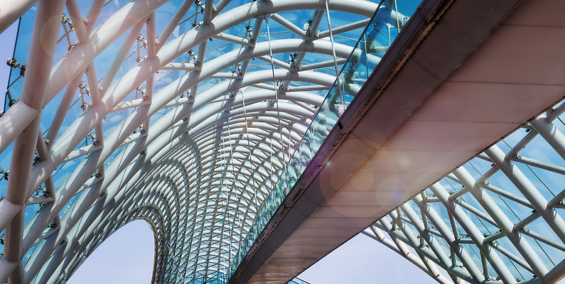 포토 JPG 해외이미지 디자인 유럽 아시아 도로 여행 백그라운드 건축양식 유리 추상 미래 사람없음 건물 파란색 강 여행객 평화 맑음 도시 투명 보행자 센터 철 지역 구시가지 랜드마크 수도권 옛날 조지아 특별함 카피스페이스 해외202310 해외포토 건축물 건축 나라 길 컬러 컨셉 무늬 교통시설 재질 날씨 사람 공백 동유럽 파일형식