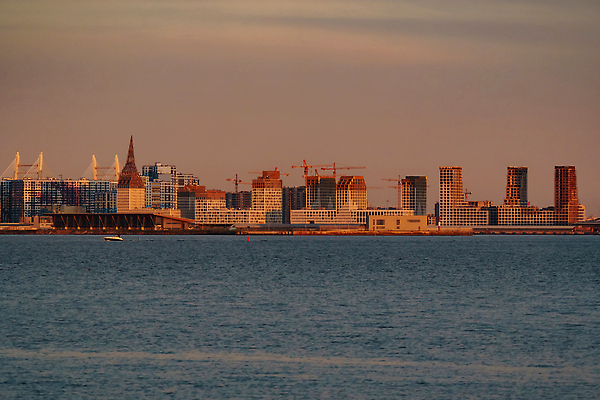 포토 JPG 해외이미지 모래 바다 섬 건축양식 부동산 새로움 아파트 주택 파노라마 풍경 해변 사람없음 건물 물 도시풍경 모래사장 탑 황혼 만 재산 고급 정상 저녁 기중기 오르기 러시아 개발 구역 땅바닥 러시아인 복잡 인공 프로젝트 해외202310 해외포토 자연요소 서양인 건축물 건축 유럽 컨셉 모션 바닥 촬영기법 금융 일몰 도시 중장비 야간 파일형식