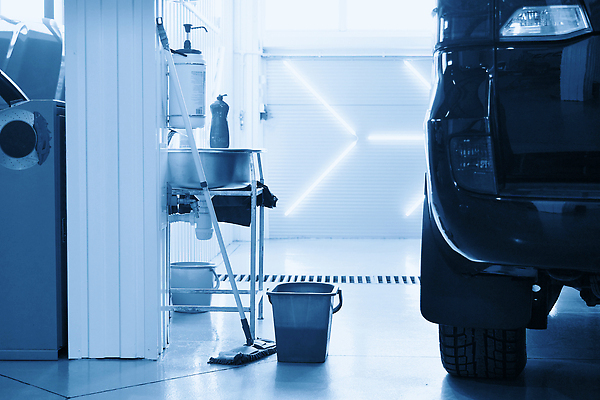 포토 JPG 해외이미지 산업 컬러 유니폼 교통시설 자동차 노동자 바닥 실내 사람 사람없음 파란색 상점 기계 장비 흰색 붓 업무 작업실 수리 씻기 청소 세제 서비스 청소부 대걸레 위생관리 자동 차고 해외202310 해외포토 직업 옷 육상교통 교통 관리 내부 청결 작업 청소도구 시설 파일형식