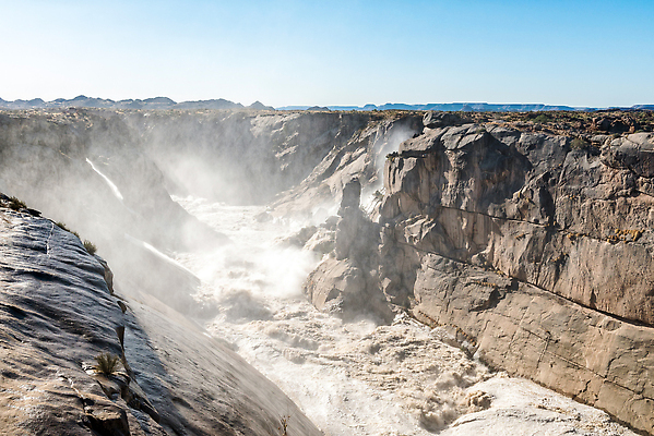 포토 JPG 해외이미지 여행 아프리카 풍경 사람없음 여름 햇빛 골짜기 맑음 시골 홍수 분무기 남아프리카 보호구역 해외202310 해외포토 계절 나라 자연 날씨 태양 자연재해 구역 파일형식
