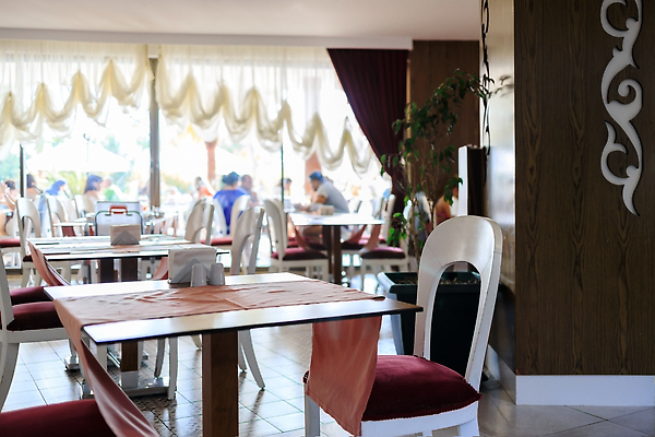 포토 JPG 해외이미지 직업 안경 가구 의자 창문 호텔 고글 바닥 기념 실내 사람 이벤트 사람없음 내부 가로 파티 식당 식사 방 램프 바 홀 휴게실 신문 뉴스 고급 우아함 편안함 서비스 만족 클럽 감염 안락의자 설정 정중 혼자 코로나바이러스 해외202310 해외포토 잡화 감정 생활용품 컨셉 숙소 조명 간행물 상점 공간 감각 바이러스 파일형식