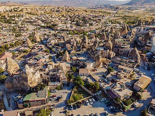 포토 JPG 해외이미지 여행 자동차 사람없음 야외 마을 돌산 튀르키예 해외202310 해외포토 아시아 육상교통 산 파일형식