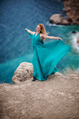 포토 JPG 해외이미지 모델 디자인 응시 드레스 여자 물결 바다 여행 백그라운드 텍스트 자연 하늘 바람 휴가 세포 요정 미술 한명 성인 빨간색 물 파란색 스마트폰 뷰티 유행 교회 걷기 중국 일몰 꿈 자유 가운 저녁 실크 해외202310 해외포토 자연요소 1 시선 옷 아시아 컬러 컨셉 종교건축 모션 날씨 문화예술 사람 건물 핸드폰 스마트기기 노을 직물 야간 생태계 파일형식