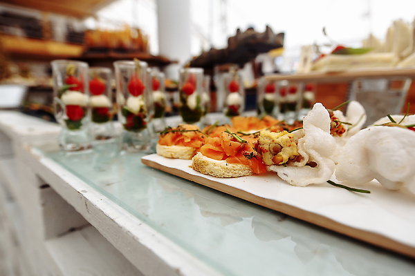 포토 JPG 해외이미지 식기 음식 결혼 잎 과일 치즈 쟁반 어류 사람없음 목재 장식 가로 컬러풀 파티 요식업 식당 식사 저녁식사 신선 우아함 카나페 해산물 서비스 준비 올리브 연어 뷔페 해외202310 해외포토 나무 식물 열매 산업 컬러 컨셉 재료 유제품 서양음식 이벤트 상점 수중동물 파일형식