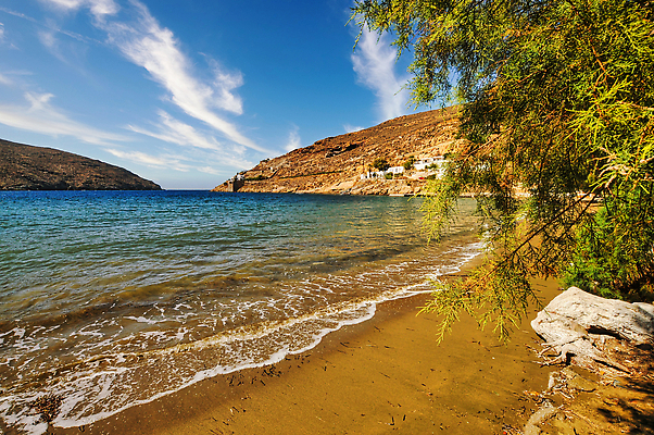 포토 JPG 해외이미지 모래 파도 바다 섬 여행 하늘 휴가 휴식 풍경 사람없음 물 여름 햇빛 태양 마을 맑음 수영 조약돌 만 그리스 그리스인 해외202310 해외포토 자연요소 서양인 계절 유럽 컨셉 날씨 돌_바위 수상스포츠 파일형식