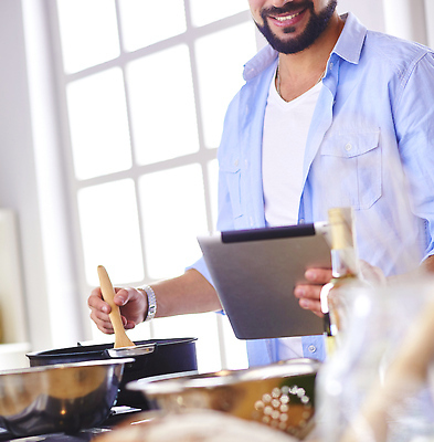포토 JPG 해외이미지 라이프스타일 응시 남자 음식 인터넷 토마토 채소 재료 탁자 오이 주택 건강 관리 종류 요리 한명 서기 사람 알약 디지털 주방 요리사 식사 저녁식사 샐러드 시골 잡기 칼 아침식사 자르기 준비 만들기 브런치 레시피 후추 점심식사 루꼴라 해외202310 해외포토 직업 1 시선 가구 모션 건물 생활 약 향신료 파일형식