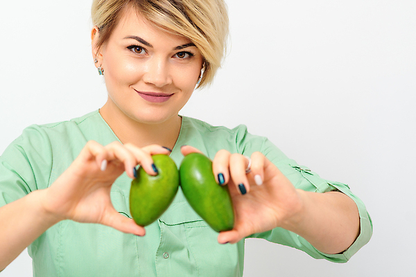 포토 JPG 해외이미지 손 응시 여자 행복 컨셉 유니폼 다이어트 채소 과일 건강 한명 일상 빛 뷰티 약 카메라 우주 기쁨 의사 흰색 잡기 치아 자르기 먹기 비만 에코 유기농 향기 아로마 보여주기 아보카도 내추럴 돌봄 오메가 이국적 해외202310 해외포토 1 웰빙 시선 옷 감정 컬러 의학 모션 사람 라이프 신체부위 전자제품 환경 의료진 소화기관 몸매 냄새 파일형식