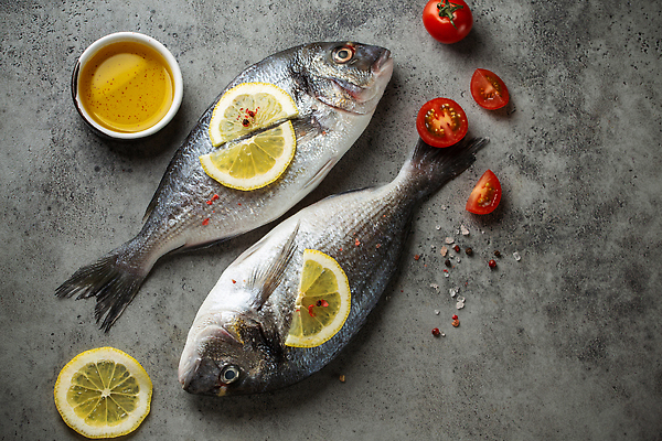 포토 JPG 해외이미지 토마토 검은배경 어류 사람없음 신선 올리브오일 레몬 소금 해외202310 해외포토 백그라운드 채소 과일 검은색 수중동물 기름_음식 파일형식