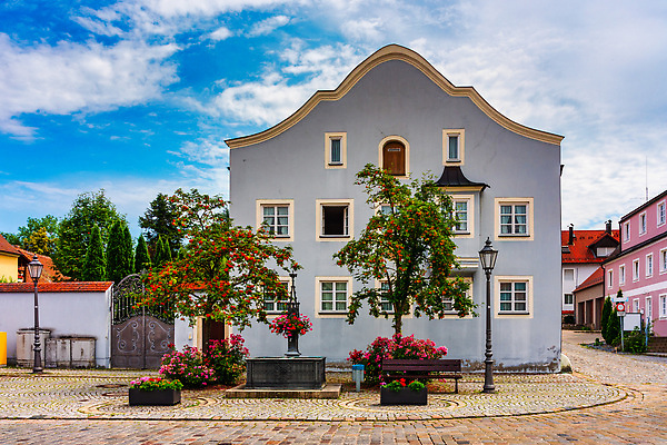 포토 JPG 해외이미지 나무 공원 유럽 문화 벽 여행 건축양식 자연 거리 주택 독일 풍경 사람없음 건물 가로 물 여름 강 도시풍경 교회 마을 탑 새벽 도시 중세 역사 대문 시력 정사각형 운하 타운 구시가지 랜드마크 옛날 바이에른 해외202310 해외포토 자연요소 도형 식물 건축물 계절 공공시설 건축 나라 종교건축 문 생태계 파일형식