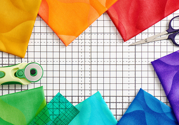 포토 JPG 해외이미지 컬러 무지개 패턴 장신구 자 취미 사람없음 장식 세트 컬러풀 쌓기 매트 공구 직물 면 바느질 자르기 천 오브젝트 질감 롤러 흙더미 수공예 퀼트 핸드메이드 해외202310 해외포토 자연요소 무늬 모션 문구용품 흙 도구 공예 파일형식 더미