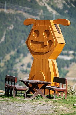 포토 JPG 해외이미지 나무 식물 유럽 종교 선 여행 잎 건축양식 표면 산 파노라마 그림자 사람없음 건물 빛 컬러풀 교회 여행객 시골 도시 역사 심볼 타운 내추럴 고립 랜드마크 바실리카 보호구역 안도라 해외202310 해외포토 건축물 건축 나라 컬러 종교건축 촬영기법 사람 구역 파일형식