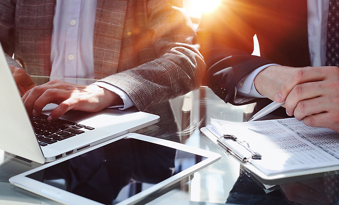 포토 JPG 해외이미지 직업 남자 종이 2 비즈니스 텍스트 통계 성공 그래프 직장 실내 설명 사람 앉기 사람없음 금융 노트북 사무실 독서 알약 디지털 잡기 업무 비즈니스맨 뉴스 계획 토론 책상 분석 계약 보고서 상담 경영자 문서 청사진 개발 경영 카피스페이스 콜라보레이션 해외202310 해외포토 가구 컨셉 회사 모션 내부 경제 전자제품 약 공백 작업 직장인 리더 파일형식