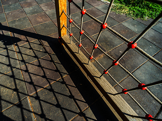 포토 JPG 해외이미지 공원 어린이 스포츠 놀이 그림자 사람없음 야외 여름 맑음 놀이터 오르기 깊이 해외202310 해외포토 계절 공공시설 모션 날씨 사람 파일형식