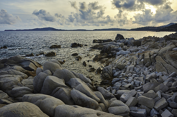 포토 JPG 해외이미지 구름 유럽 모래 바다 섬 여행 하늘색 하늘 낚시 휴가 휴식 풍경 사람없음 야외 초록색 물 여름 파란색 뷰티 여행객 맑음 수영 이탈리아 전원 만 크리스탈 지중해 언덕 석호 터키석 파라다이스 해외202310 해외포토 사이프러스공화국 자연요소 계절 나라 컬러 컨셉 레저 날씨 사람 수상스포츠 전기에너지 광석 보석 파일형식