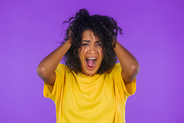 포토 JPG 해외이미지 백인 모델 손 응시 여자 행복 감정 얼굴 백그라운드 갈색머리 표정 한명 사람 성인 뷰티 놀람 기쁨 표현 오픈 입 호기심 흥분 충격 긴장 고립 비명 카피스페이스 해외202310 해외포토 서양인 1 헤어스타일 시선 컨셉 신체부위 공백 파일형식