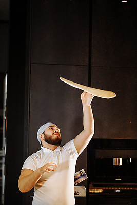 포토 JPG 해외이미지 직업 손 남자 산업 음식 빵 백그라운드 비즈니스 재료 공 호텔 추상 요리 한명 사람 가로 주방 요식업 요리사 식사 이탈리아 빵집 신선 도움 자신감 오븐 시원함 굽기 반죽 만들기 밀가루 밀가루반죽 제빵사 페스츄리 해외202310 해외포토 1 감정 유럽 컨셉 무늬 모션 숙소 신체부위 상점 가전제품 가루 구이 파일형식