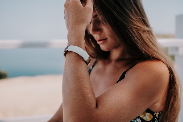 포토 JPG 해외이미지 백인 모델 라이프스타일 응시 여자 행복 유럽 얼굴 커피 백그라운드 창문 거리 한명 사람 앉기 성인 금발 선글라스 뷰티 유행 식당 맑음 카페 도시 스타일 성인여자만 힙스터 해외202310 해외포토 서양인 1 헤어스타일 시선 패션 감정 나라 안경 음료 모션 날씨 생활 신체부위 상점 여자만 성인만 파일형식