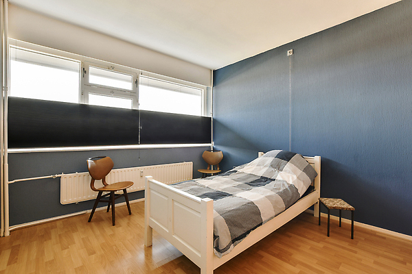 포토 JPG 해외이미지 의자 창문 사람없음 인테리어 공간 방 침대 블라인드 나무바닥 해외202310 해외포토 디자인 가구 바닥 커튼 파일형식