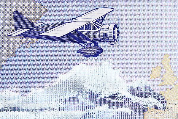 포토 JPG 해외이미지 구름 여행 지폐 돈 날개 비즈니스 교통시설 하늘 비행기 사람없음 금융 흰색 공항 항공 제트기 대패 리투아니아 해외202310 해외포토 자연요소 유럽 컬러 교통 항공교통 대중교통 경제 재산 시설 파일형식