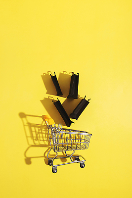 포토 JPG 해외이미지 계절 리본 종이 백그라운드 컨셉 크리스마스 가방 포장 휴가 선물 이벤트 사람없음 선물상자 쇼핑 쇼핑백 노란색 세일 상점 검은색 놀람 미니어처 거래 축하 구매 상품 11월 고객 상업 팩 소매 승진 금요일 마케팅 플랫레이 카피스페이스 블랙프라이데이 제의 미니멀 해외202310 해외포토 잡화 기념일 감정 컬러 데이이벤트 표정 상자 모형 화장품 공백 날짜 플랫 요일 파일형식