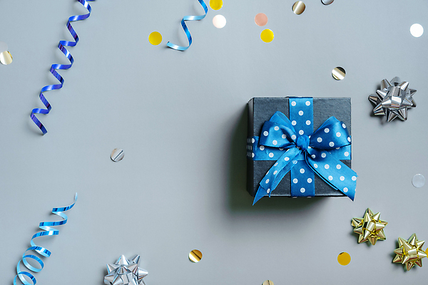 포토 JPG 해외이미지 디자인 백그라운드 컨셉 크리스마스장식 인터넷 비즈니스 탁자 휴가 선물 사람없음 선물상자 쇼핑 상자 세일 바구니 상점 디지털 검은색 웹 시장 구매 상업 시멘트 머리위 소매 온라인 승진 금요일 마케팅 매각 특별함 플랫레이 카피스페이스 블랙프라이데이 제의 해외202310 해외포토 컬러 가구 크리스마스 데이이벤트 공백 플랫 요일 파일형식