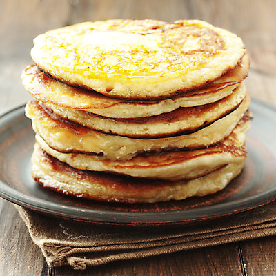 포토 JPG 해외이미지 라이프스타일 음식 탁자 아침 디저트 요리 사람없음 노란색 쌓기 케이크 숟가락 식사 시골 뜨거움 달콤 아침식사 먹기 브런치 서빙 팬케이크 어려움 정물화 탄수화물 핸드메이드 맛있는 나무배경 해외202004 해외포토 주간 컬러 가구 백그라운드 모션 수저 생활 맛 그림 파일형식