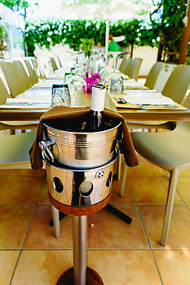 포토 JPG 해외이미지 나무 라이프스타일 음료 음식 백그라운드 잎 밭 유리 포도 주택 기념 통 그림자 사람없음 컵 세트 농장 식당 와인 얼음 마시기 흰색 알코올 바 샴페인 양동이 메뉴 포도밭 포도나무 코르크 프랑스어 와인오프너 고립 양조장 지하실 코냑 프리미엄 스타일 해외202004 해외포토 자연요소 식물 문자 식기 컬러 농업 과일 모션 재질 주류 건물 생활 상점 과일나무 병따개 파일형식