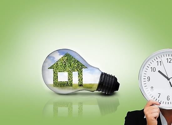 포토 JPG 해외이미지 백인 여자 시계 하늘 아이디어 한명 20대 컴퓨터그래픽 빛 디지털 잡기 시간 비즈니스우먼 그린에너지 보호 녹색배경 혁명 숨기 해외202004 해외포토 서양인 1 백그라운드 컨셉 비즈니스 모션 사람 청년 그래픽 초록색 에너지 직장인 파일형식