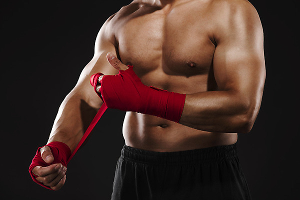 포토 JPG 해외이미지 백인 라이프스타일 남자 스포츠 포즈 백그라운드 운동화 신체 근육 건강 관리 사람 성인 사람없음 빨간색 상자 운동 검은색 힘 권투 방어 수비 태권도 체육관 싸움 테이프 히스패닉 해외202004 해외포토 서양인 컬러 신발 모션 문구용품 어류 생활 격투기 파일형식