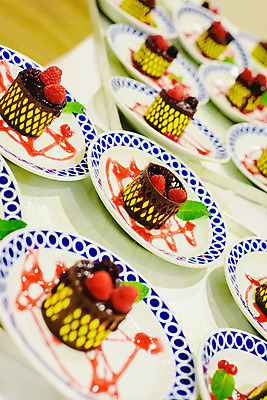 포토 JPG 해외이미지 행복 결혼 아이스크림 디저트 이벤트 사람없음 파티 케이크 식당 초콜릿 저녁식사 추위 축하 화려 고급 달콤 맛 배열 상쾌 맛있는 해외202004 해외포토 감정 음식 컨셉 상점 식사 파일형식