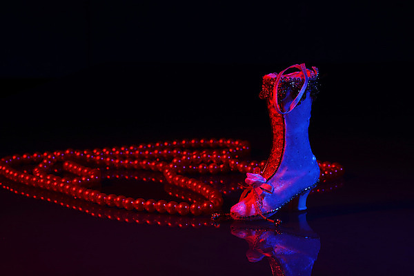 포토 JPG 해외이미지 접시 디자인 계절 리본 백그라운드 신발 크리스마스 겨울 휴가 새해 선물 미술 사람없음 장식 빛 노란색 우주 침묵 축하 황금 소프트포커스 마법 블러 엘리먼트 국경 해외202004 해외포토 식기 기념일 컬러 컨셉 문화예술 촬영기법 소리 파일형식