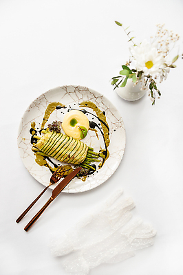 포토 JPG 해외이미지 접시 꽃 화분 포크 사람없음 분위기 나이프 아스파라거스 플레이팅 해외202310 해외포토 식물 식기 컨셉 채소 칼 상차림 파일형식