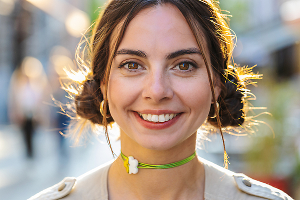 포토 JPG 해외이미지 백인 응시 행복 유럽 얼굴 청소년 성공 휴가 휴식 거리 한명 미소 야외 여름 햇빛 여행객 평화 걷기 기쁨 추위 도시 우승 최고 자신감 뉴스 만족 흥분 긍정 타운 필승 스타일 자극 해외202310 해외포토 서양인 1 시선 계절 감정 나라 컨셉 모션 표정 사람 신체부위 태양 파일형식