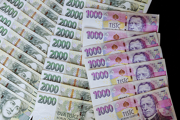 포토 JPG 해외이미지 유럽 지폐 돈 비즈니스 탁자 성공 사람없음 금융 경제 저축 재산 무역 투자 체코 월급 세금 수도권 비용 해외202310 해외포토 나라 산업 가구 컨셉 지역 파일형식