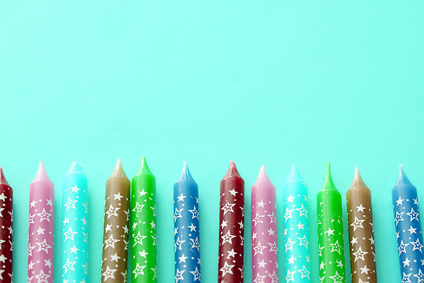 포토 JPG 해외이미지 별 백그라운드 사람없음 파란색 파티 케이크 축하 생일 청록색 터키석 카피스페이스 국경 해외202310 해외포토 자연요소 기념일 컬러 컨셉 디저트 이벤트 공백 보석 파일형식