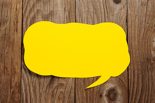 포토 JPG 해외이미지 종이 말풍선 아이디어 사람없음 노란색 카피스페이스 나무배경 해외202310 해외포토 컬러 백그라운드 컨셉 공백 파일형식